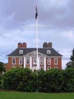 fibreglass_flagpole_with_yard_arm