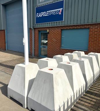 Free standing classic precast concrete base