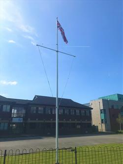 Heavy duty aluminium flagpole with yard arm and gaff kit