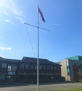 yard_arm_flagpole